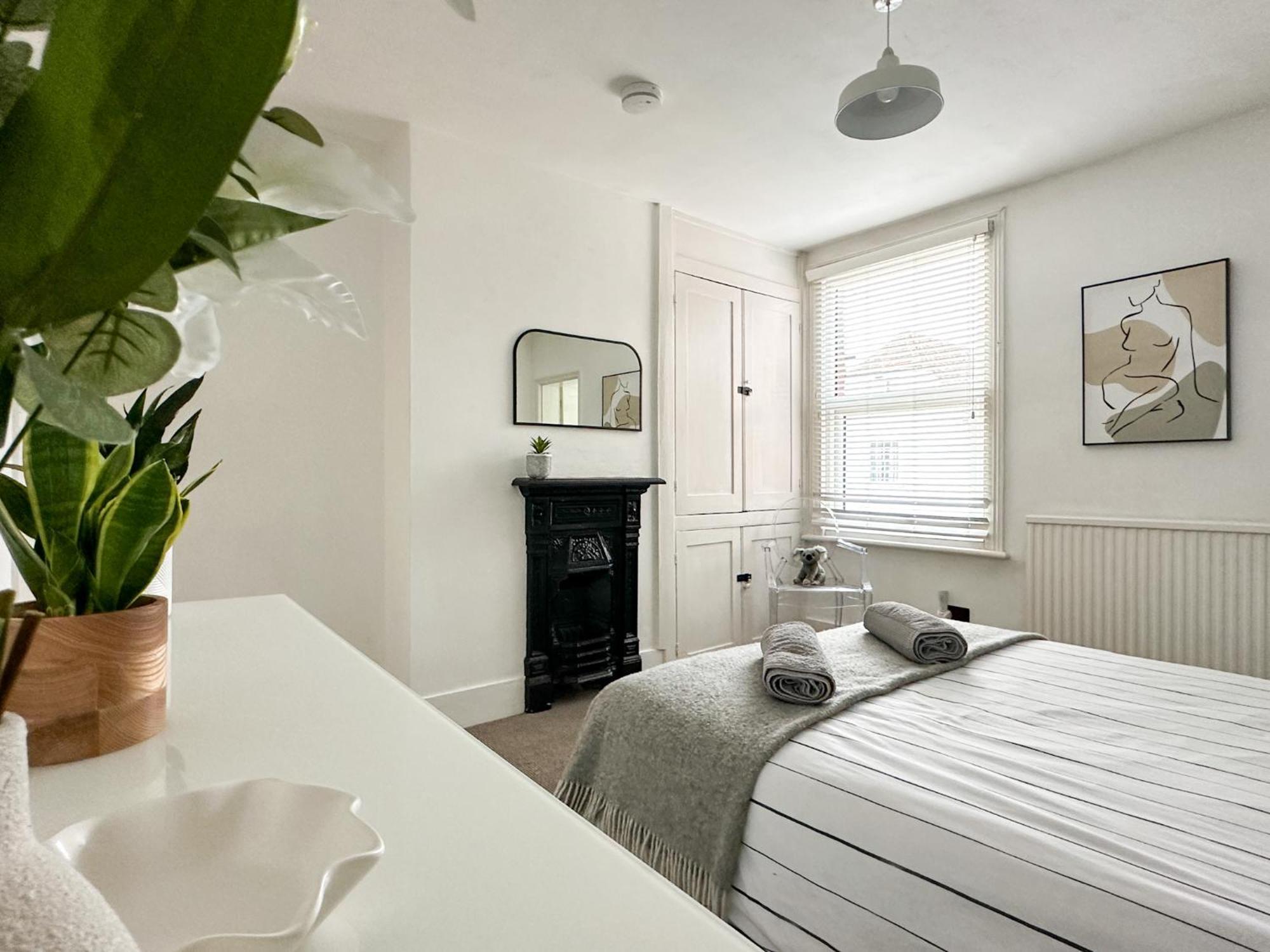 Love Lane - Cosy & Modern City Centre Guest Suite كانتربيري المظهر الخارجي الصورة
